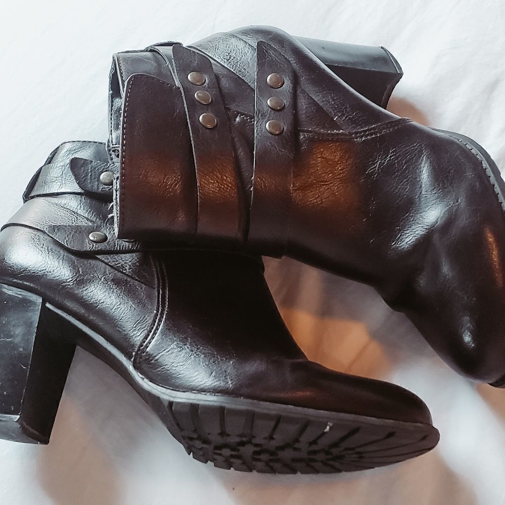 Strap Ankle Heeled Boots - Picture 4 of 7